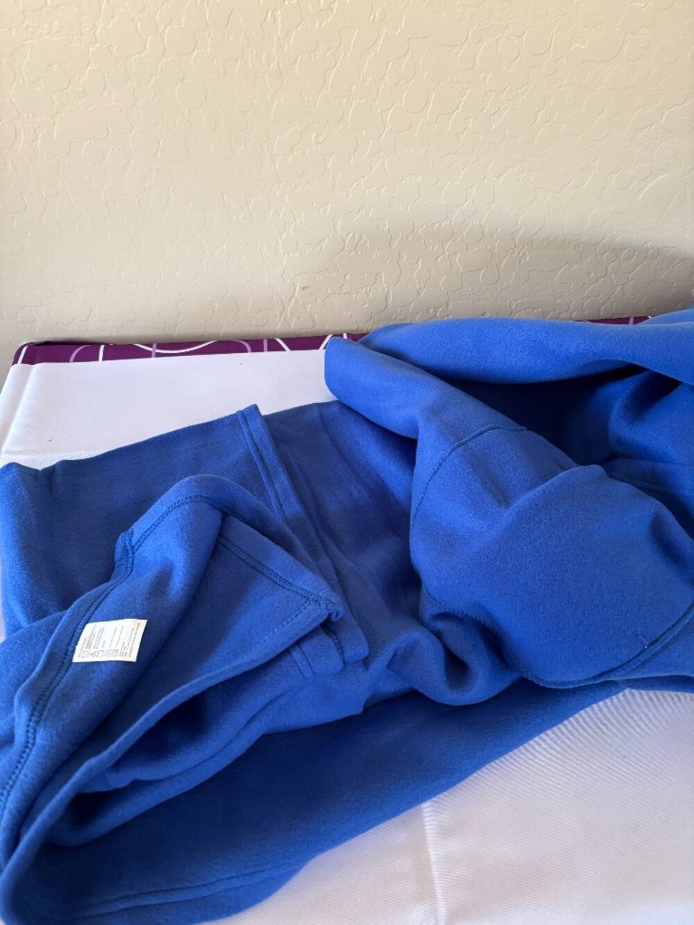 Snuggle Fleece Blanket with Sleeves D1068